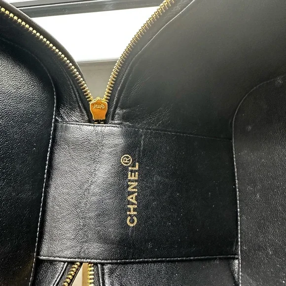 Chanel Black Patent Vanity 4 series 1997 - Picture 12 of 16